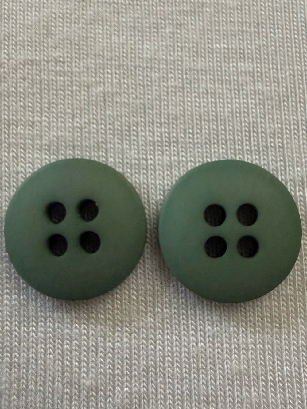 EVUC 1/2 Inch Plastic Matte Green 4-Hole Sewing Buttons - Set of 2